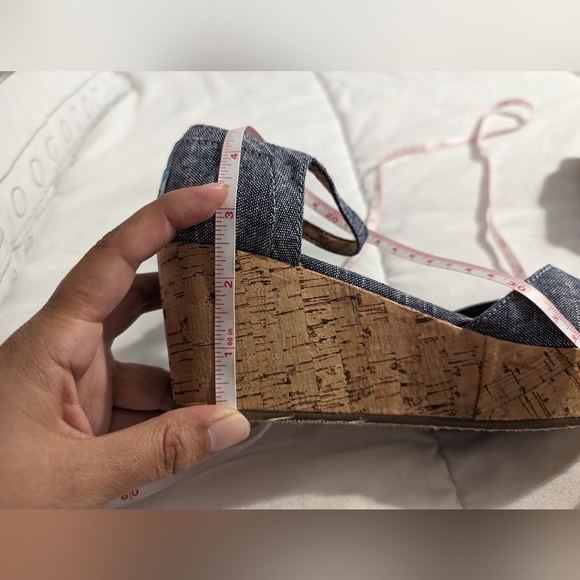 Toms Chambray Cork Bottom Wedge Peep toe Sandals Size 9 - Picture 9 of 10